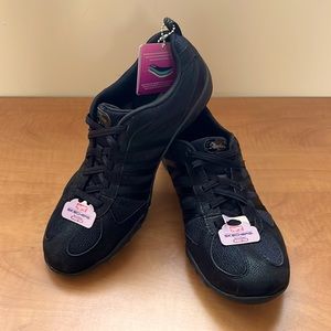 Black Skechers relaxed fit memory foam air cooled sneakers size 8.5
